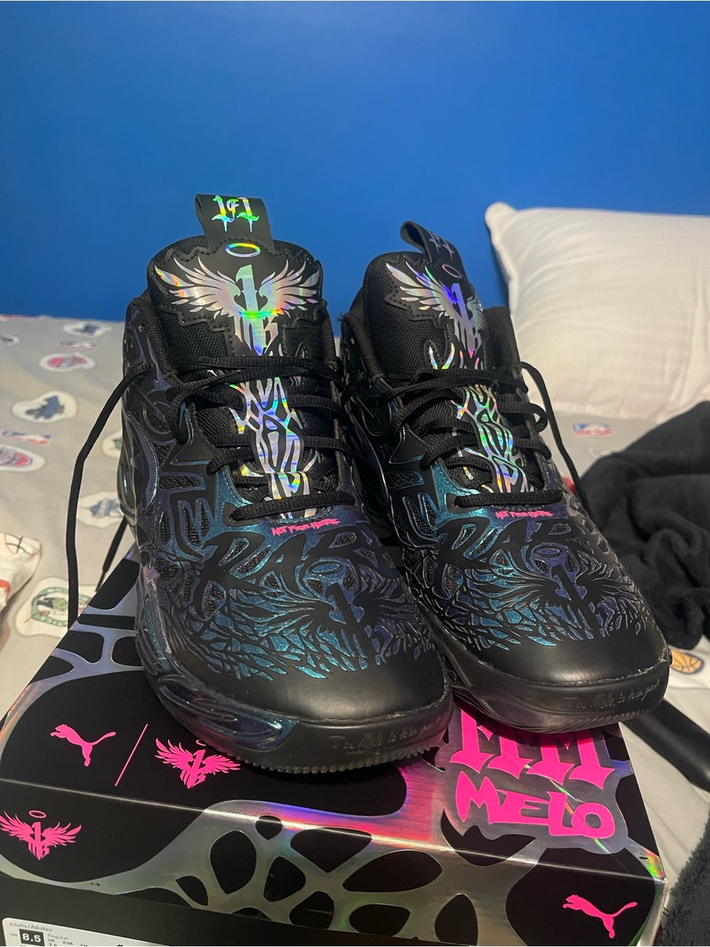 Basketball shoes - Picture 3 of 5